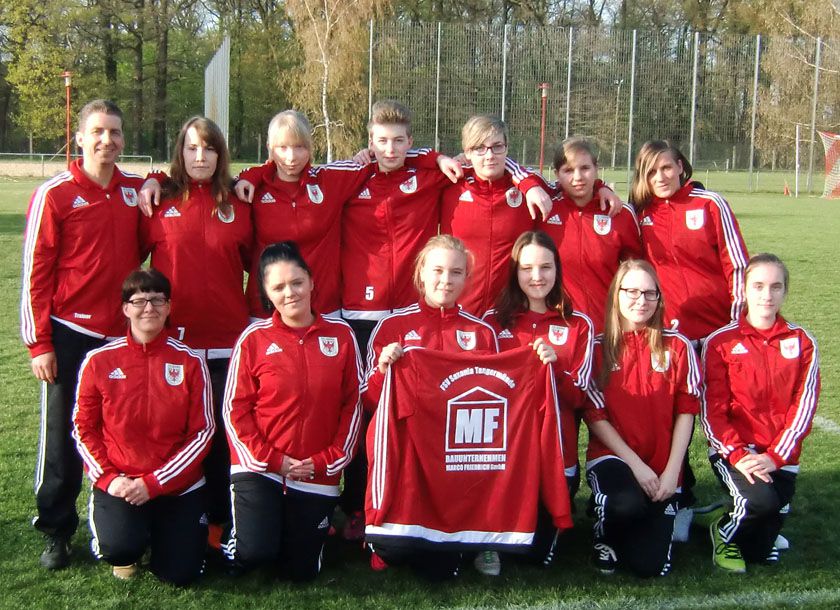 15 Trainingsanzüge für den Jugend-Förderverein “Rot-Weiß” Saxonia e.V. 39590 Tangermünde 	Frauen/Mädchenmannschaft