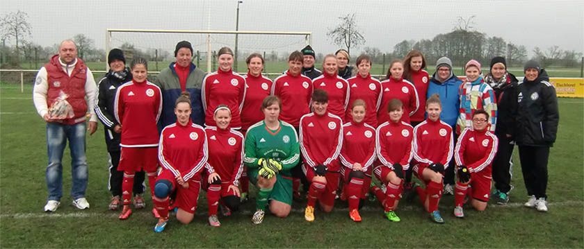 Neue Präsentationssweatshirts für die Frauenmannschaft des SV Möringen